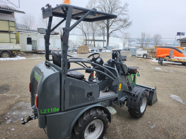 Elektro Hoflader 2110e und 2310e mit Schaufel