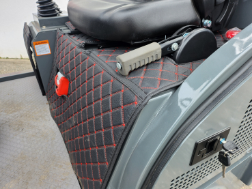 Elektro Hoflader 2110e und 2310e mit Schaufel