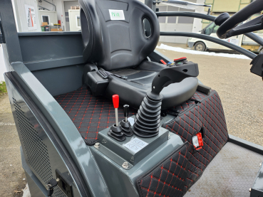 Elektro Hoflader 2110e und 2310e mit Schaufel