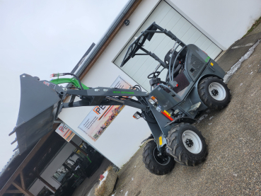 Elektro Hoflader 2110e und 2310e mit Schaufel