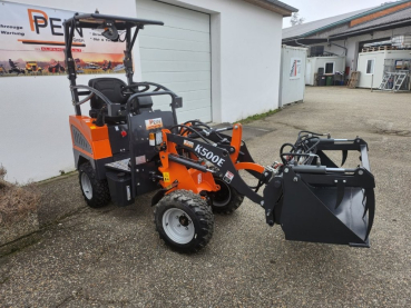 Elektro Hoflader PK500e mit Schaufel