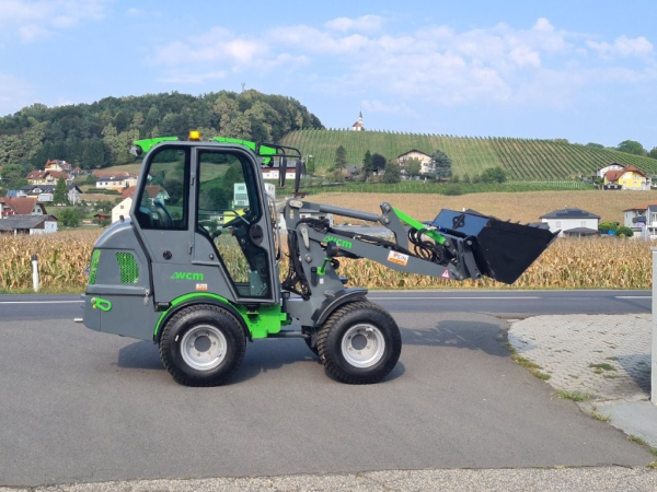 Hoflader L2316 und L2416 inkl. Schaufel und Staplerzinken