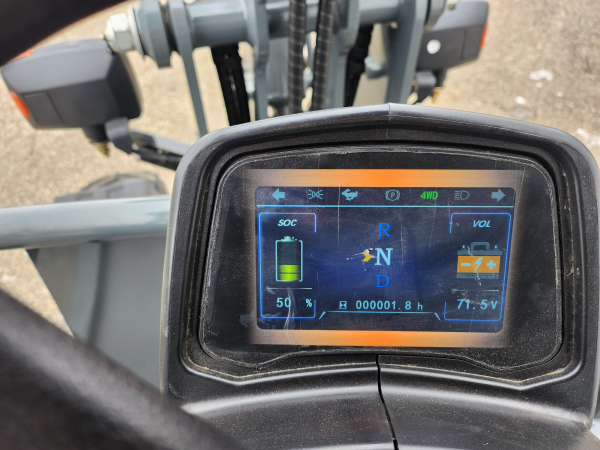 Elektro Hoflader 2110e und 2310e mit Schaufel