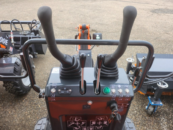 Aktionsangebot: Mini Microbagger  inkl. Schaufel 270mm  und Schnellkuppler