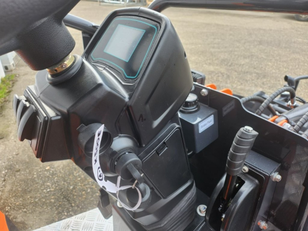 Elektro Hoflader PK500e mit Schaufel