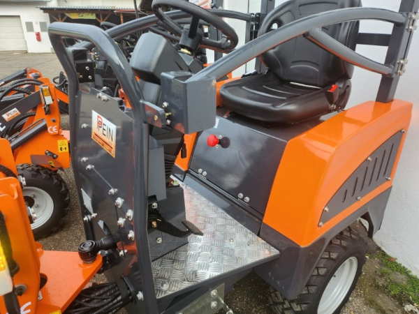 Elektro Hoflader PK500e mit Schaufel