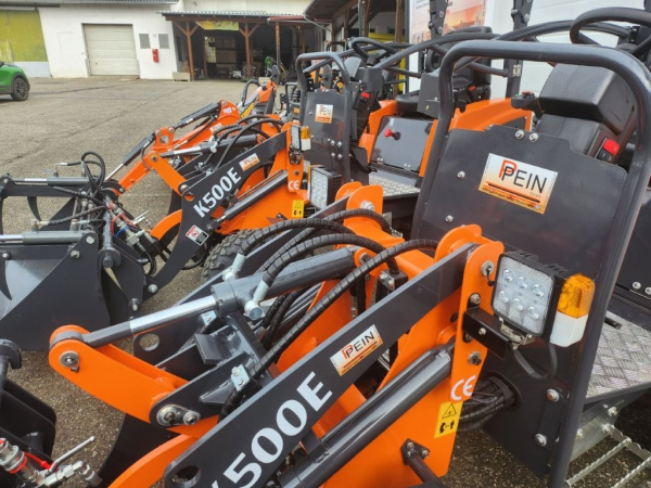 Elektro Hoflader PK500e mit Schaufel