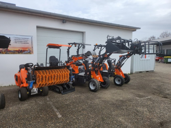 Kompakt Dreirad Hoflader PK1030 mit Schaufel