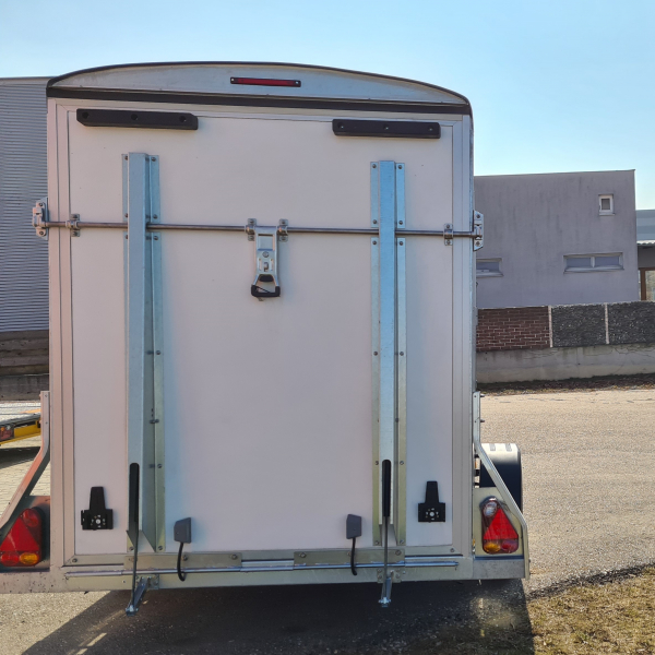 Motorradanhänger AERO gebremst 1300 kg